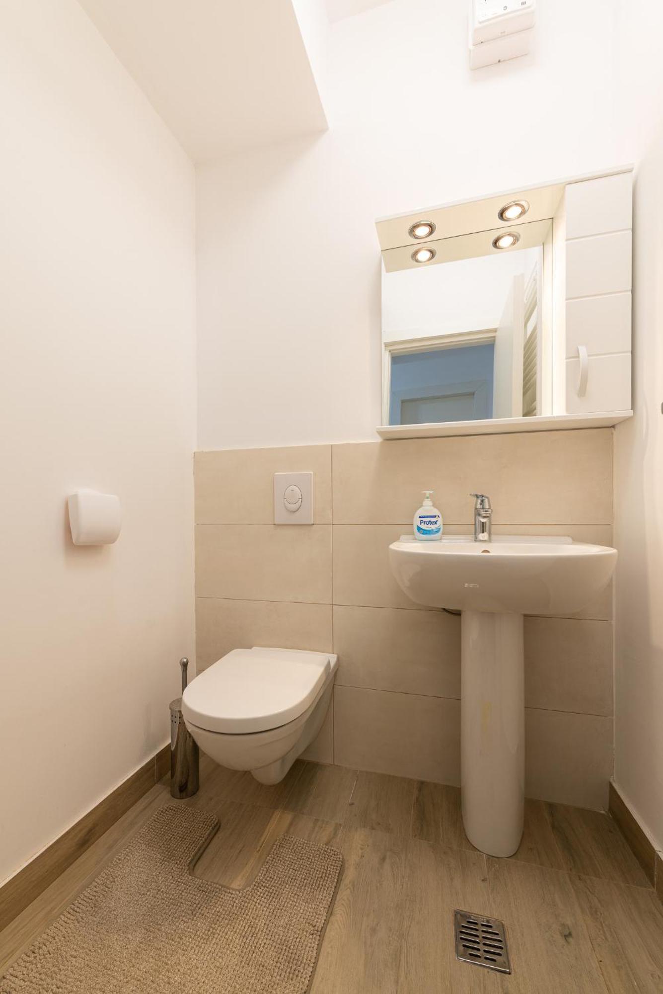 Ines - Modern 2br With Garden Views Bukarest