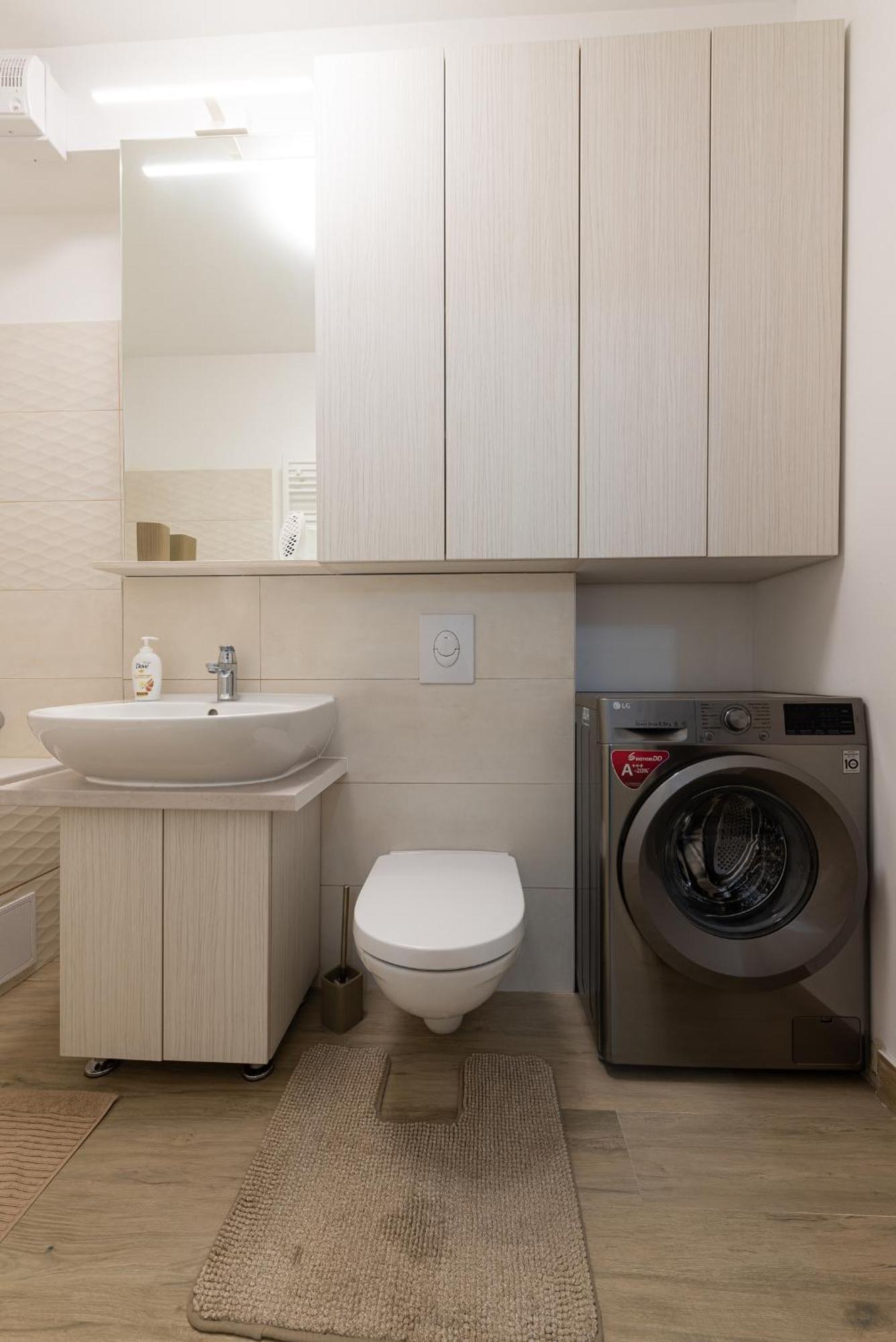 Ines - Modern 2br With Garden Views Apartament