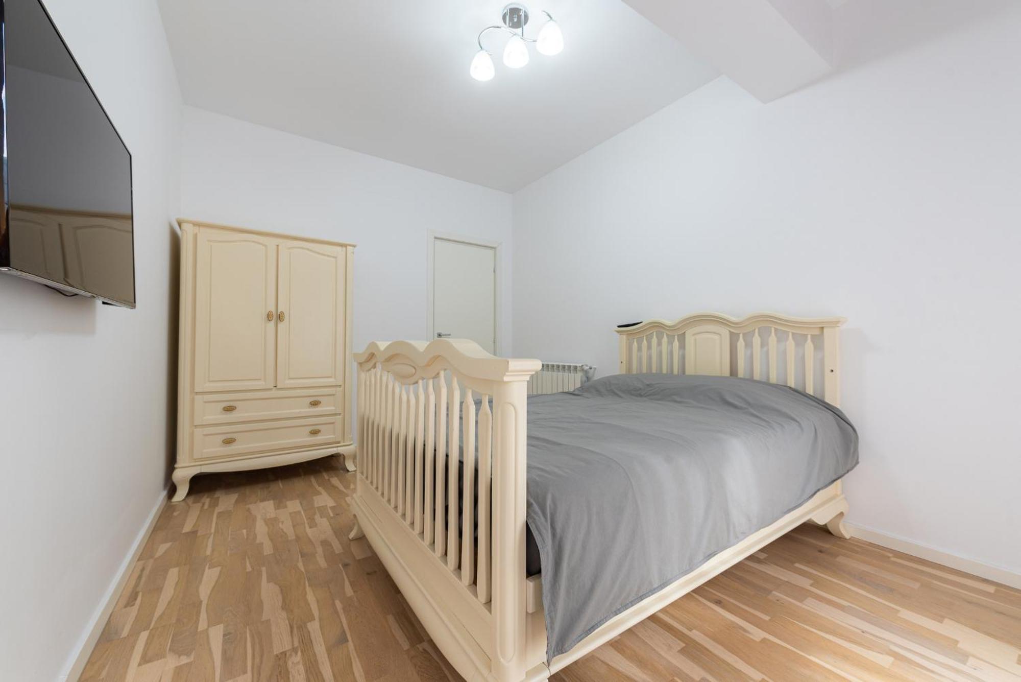 Ines - Modern 2br With Garden Views Apartament